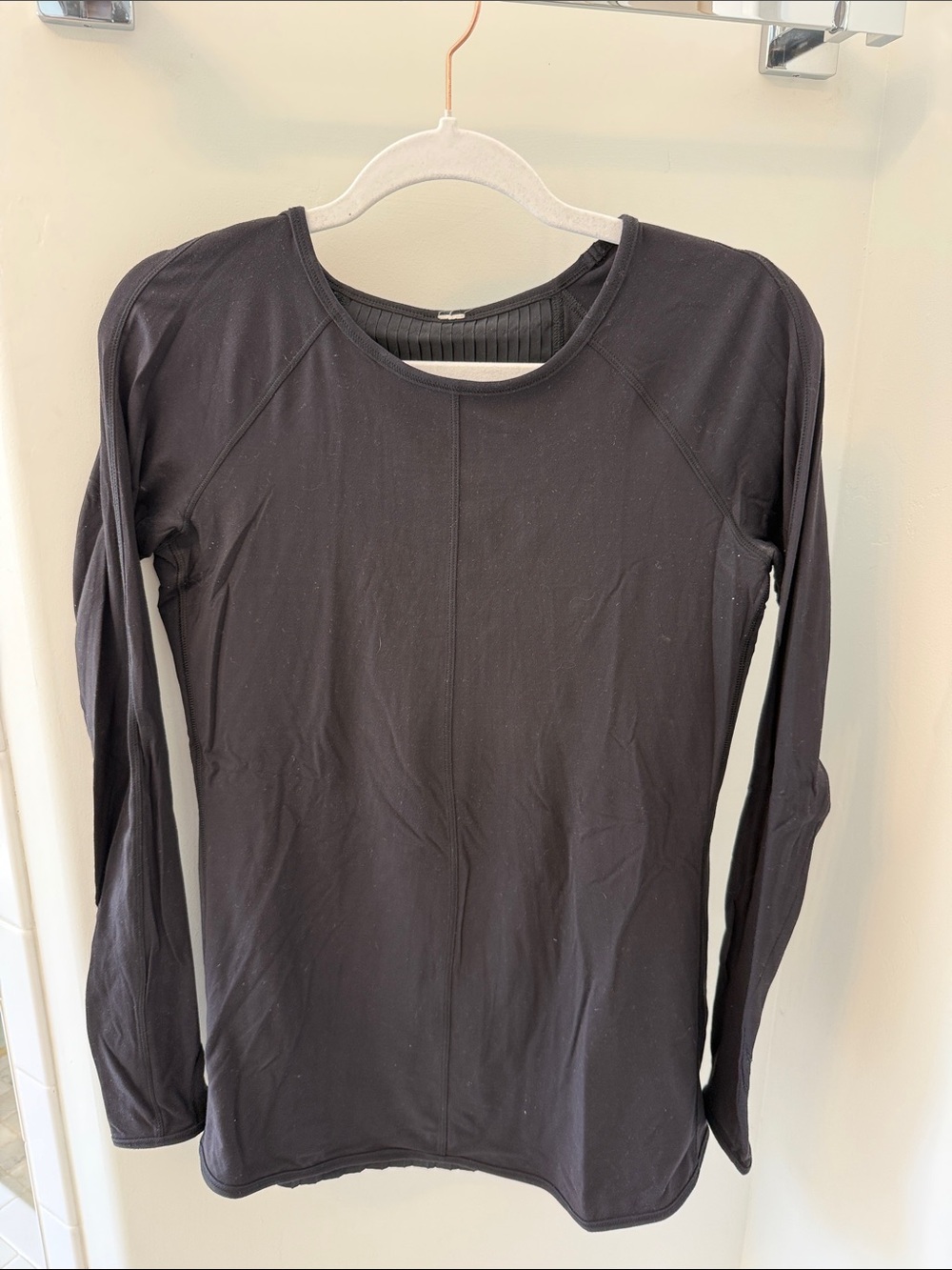 Lululemon Black Long-Sleeve Women's Athletic top